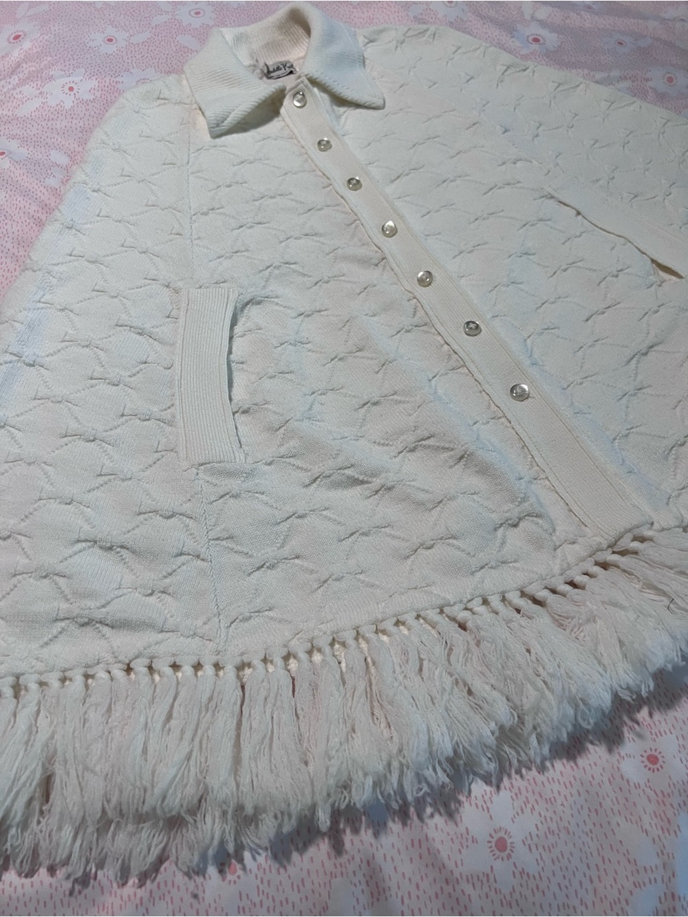 VTG 60s/70s Cuddle Knit Women's Cream Button-Up Poncho Cape Bow Fringe Large